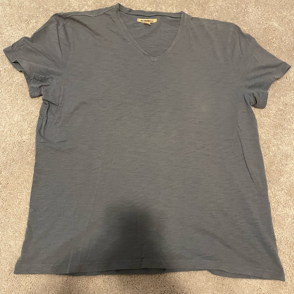 EUC John Varvatos U.S.A. Men’s 100% cotton blue-gray v-neck t-shirt size XL